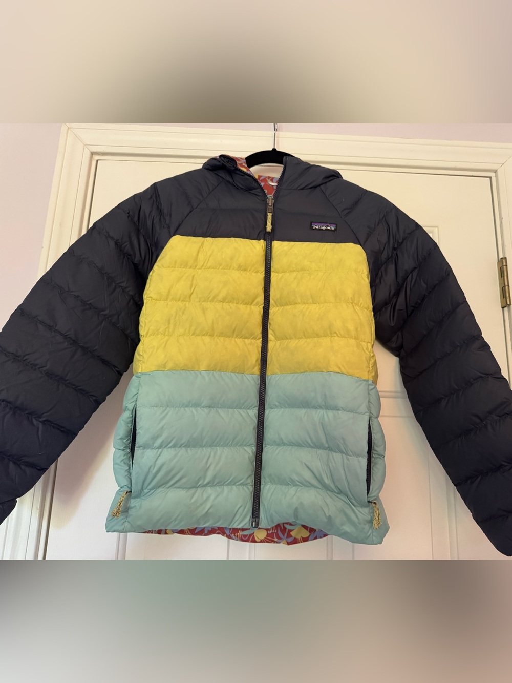 Patagonia Navy Yellow & Light Blue Reversible Hooded Down Sweater Boys XL 14
